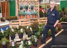 About Plants Zundert bv, de verkooporganisatie voor Ron van Opstal bv en Jochem van Opstal bv. Twee broers met een mooie aanbod van visuele aantrekkelijke tuinplanten. Zo verteld Peter Vriends, een van de verkopers voor de organisatie.